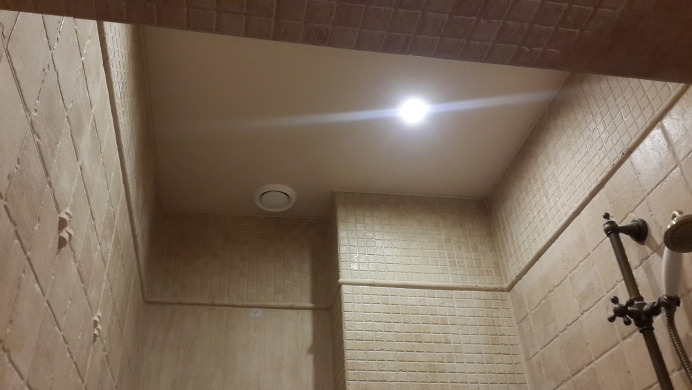 Бесшовный натяжной потолок 2