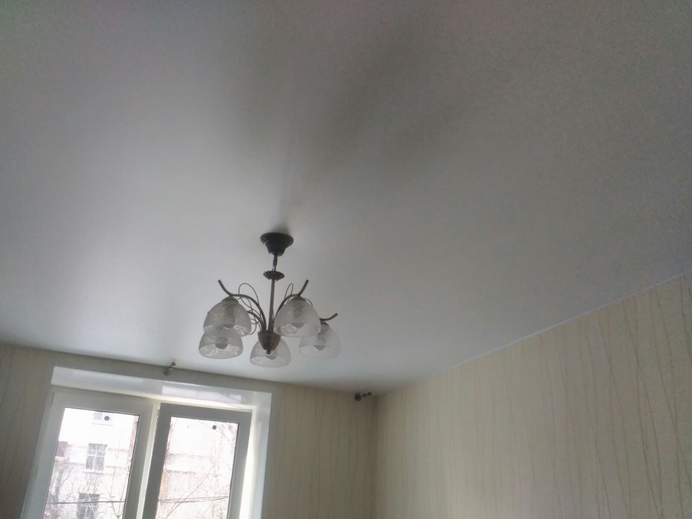 Бесшовный натяжной потолок 3