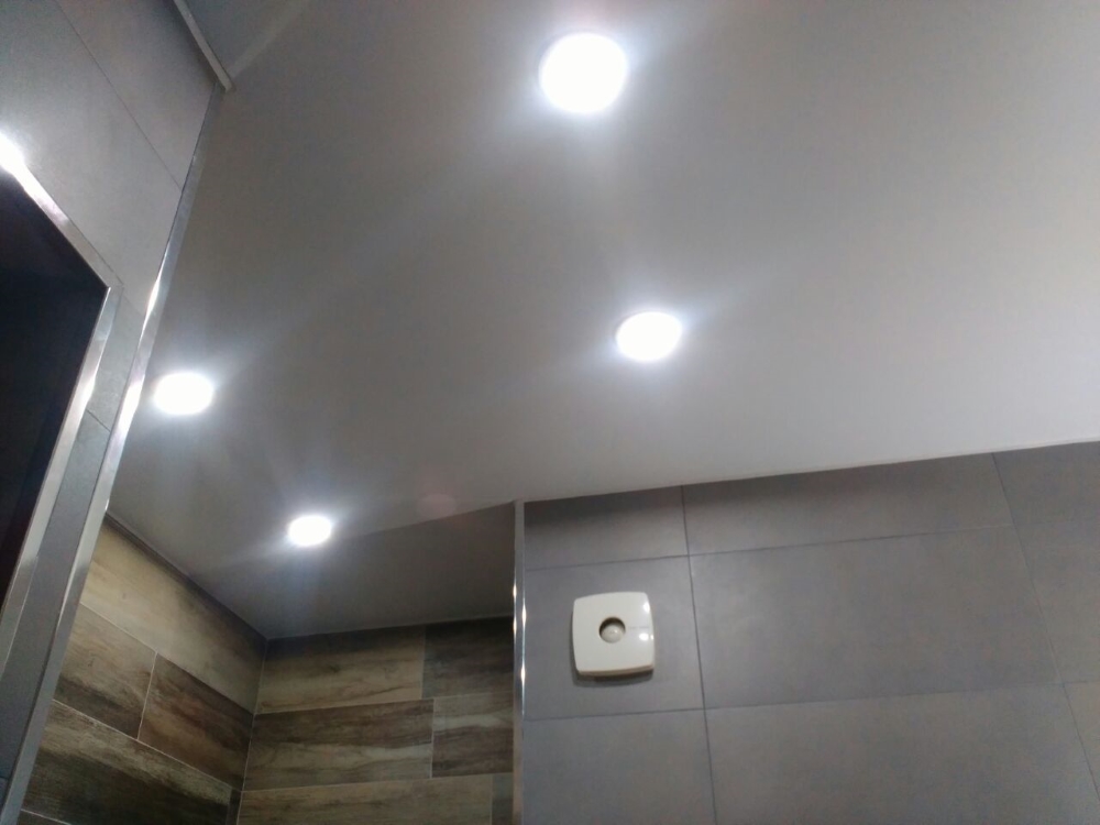 Бесшовный натяжной потолок 4