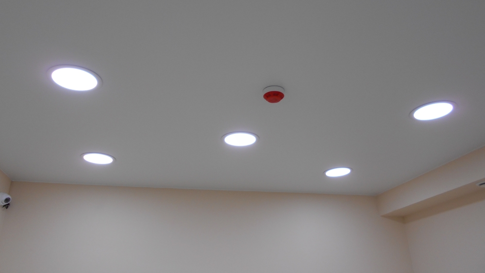 Бесшовный натяжной потолок 10