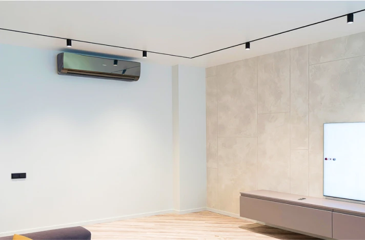 Натяжной потолок в гостиной 1