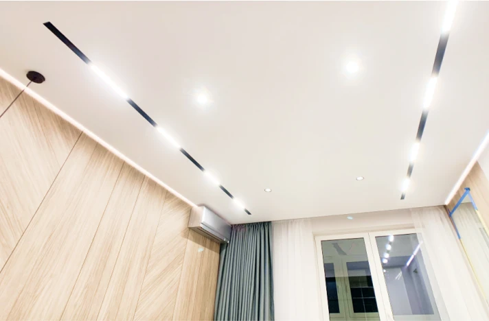 Натяжной потолок в гостиной 5