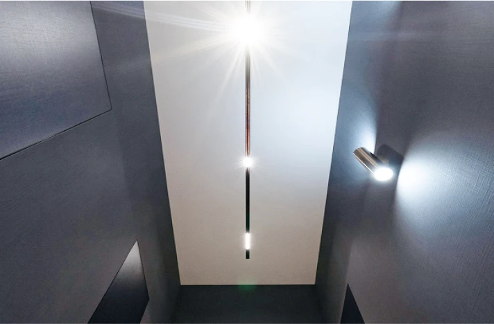 Натяжной потолок в коридор 2