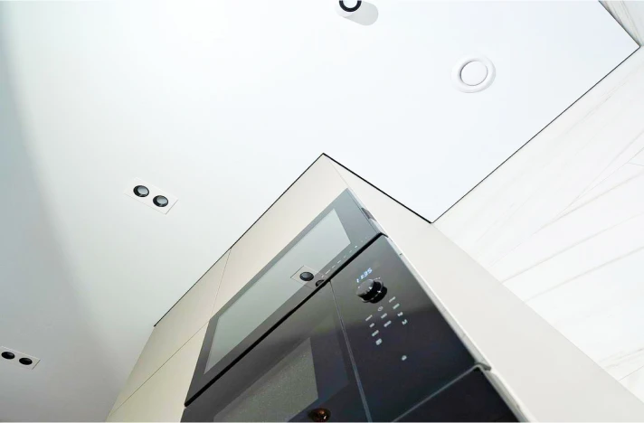 Натяжной потолок на кухню 4