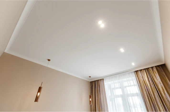 Натяжной потолок в спальне 0