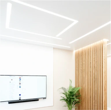 Пример световых линий flexy на натяжном потолке 4101