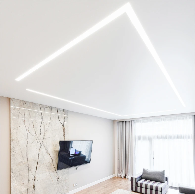 Пример натяжного потолка о световой линией slott 4244