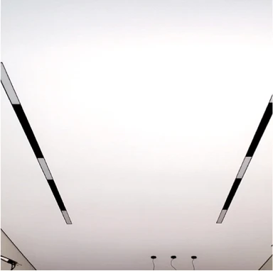 Пример натяжного потолка о световой линией slott 4246