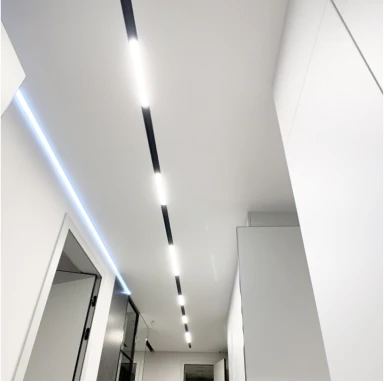 Пример натяжного потолка о световой линией slott 4247