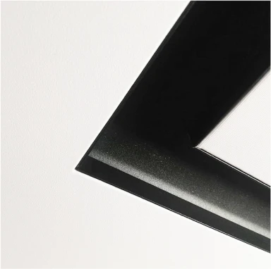 Пример натяжного потолка о световой линией slott 4248