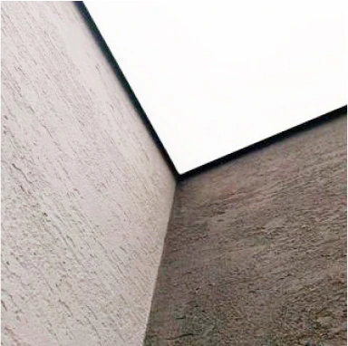 Пример установленного натяжного потолка 4266