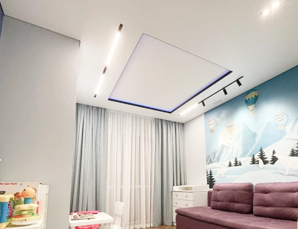 Матовый натяжной потолок в детской 0