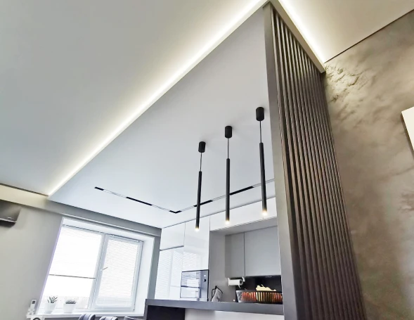 Матовый натяжной потолок на кухне 2