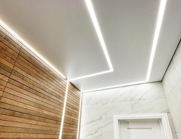 Матовый натяжной потолок в ванной 2