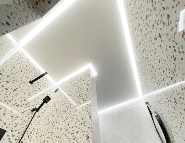 Матовый натяжной потолок в ванной 3