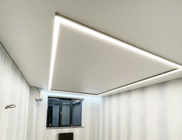 Матовые натяжные потолки в зале 3