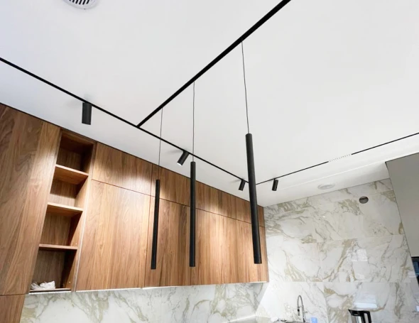 Белый матовый натяжной потолок 1