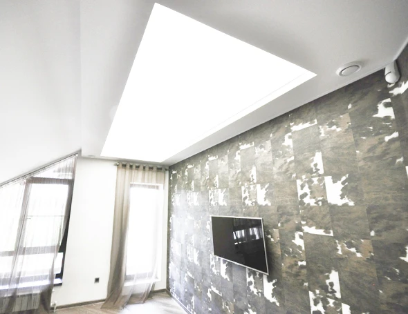 Двухуровневый натяжной потолок в гостиной 3