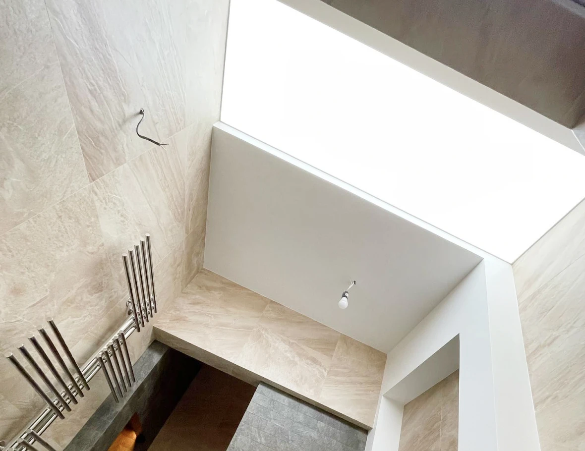 Маленький натяжной потолок 3