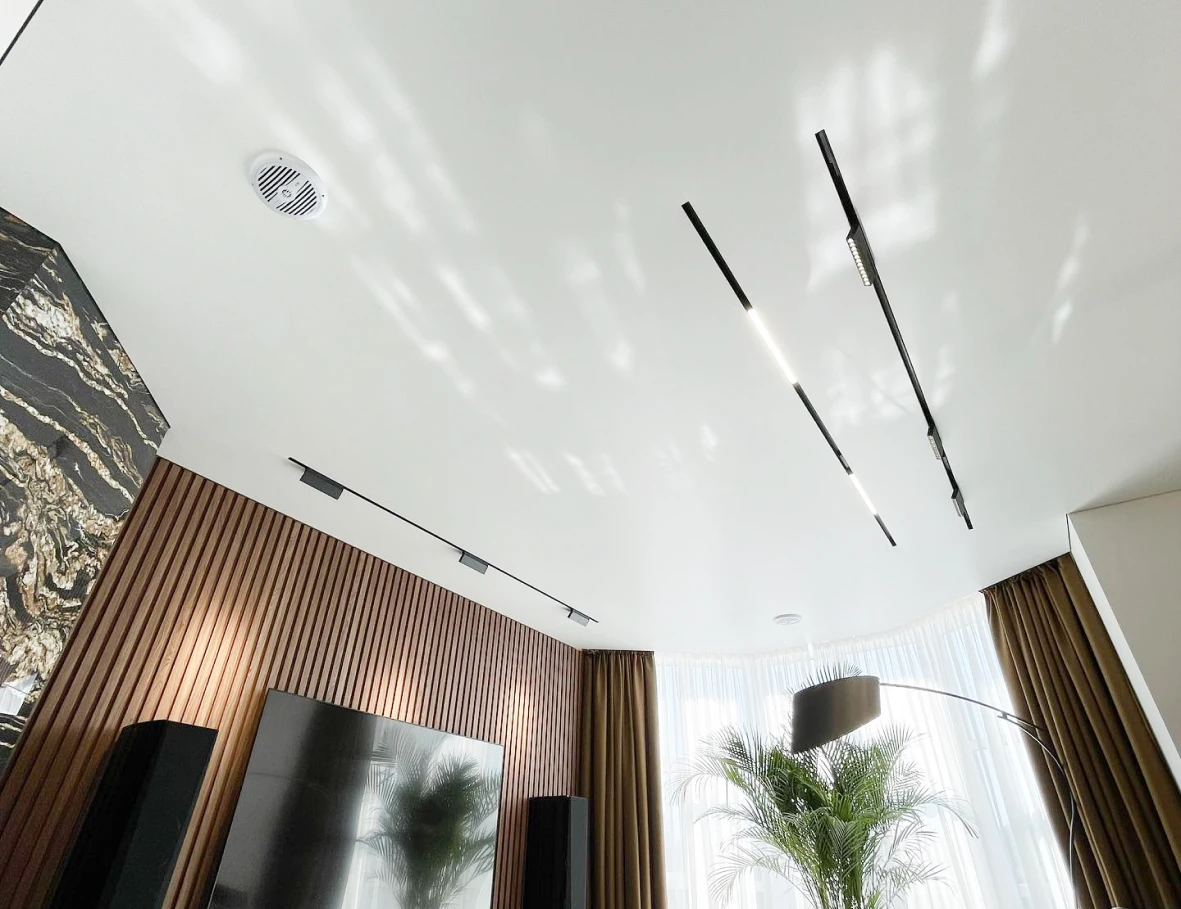 Большой натяжной потолок 4