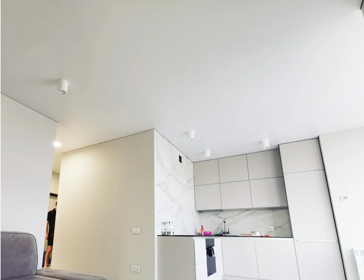 Большой натяжной потолок 1