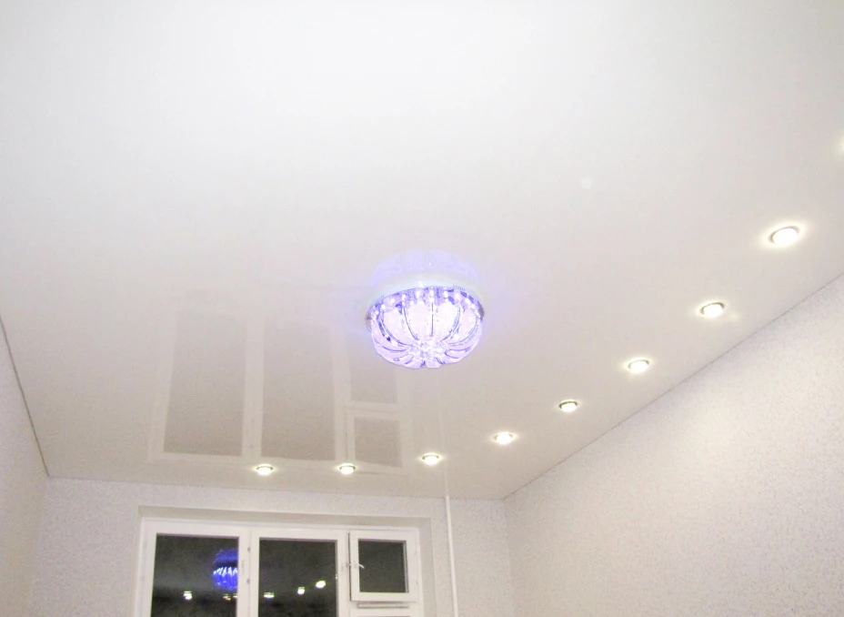 Недорогой натяжной потолок 3