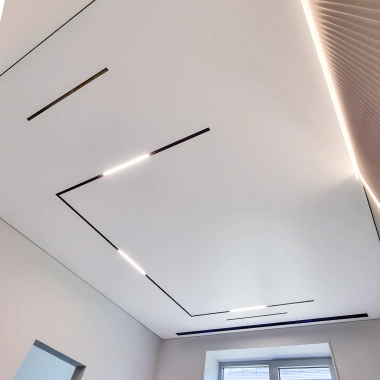 Пример установленного парящего натяжного потолка 5097