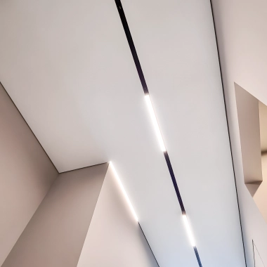 Пример установленного парящего натяжного потолка 5105