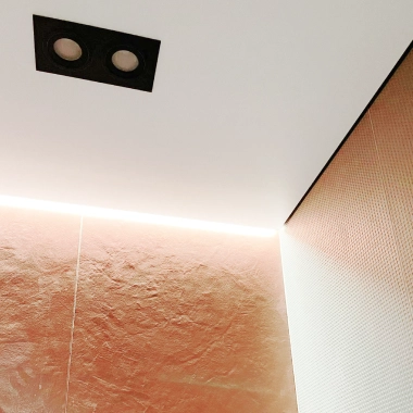 Пример установленного парящего натяжного потолка 5108