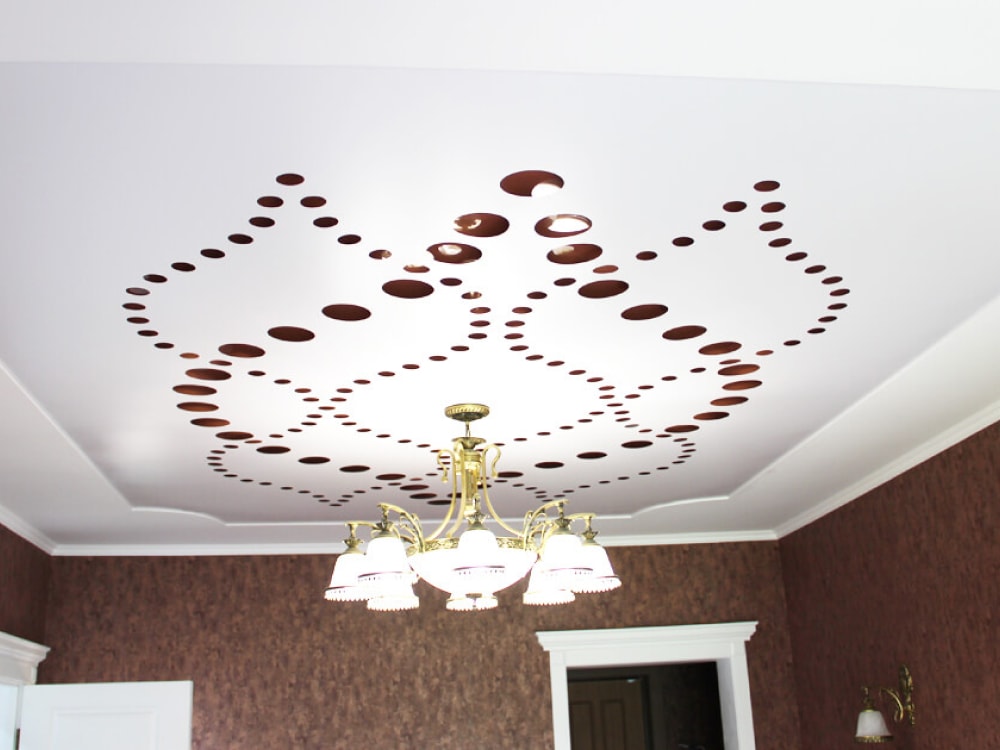 Резной натяжной потолок 7