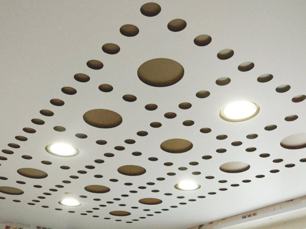 Резной натяжной потолок 12