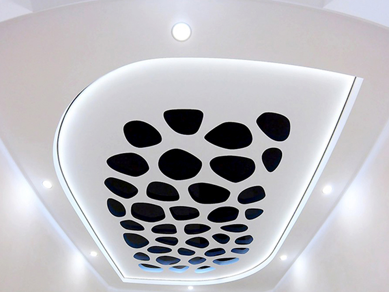 Резной натяжной потолок 4