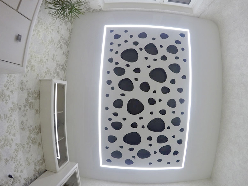 Резной натяжной потолок 15