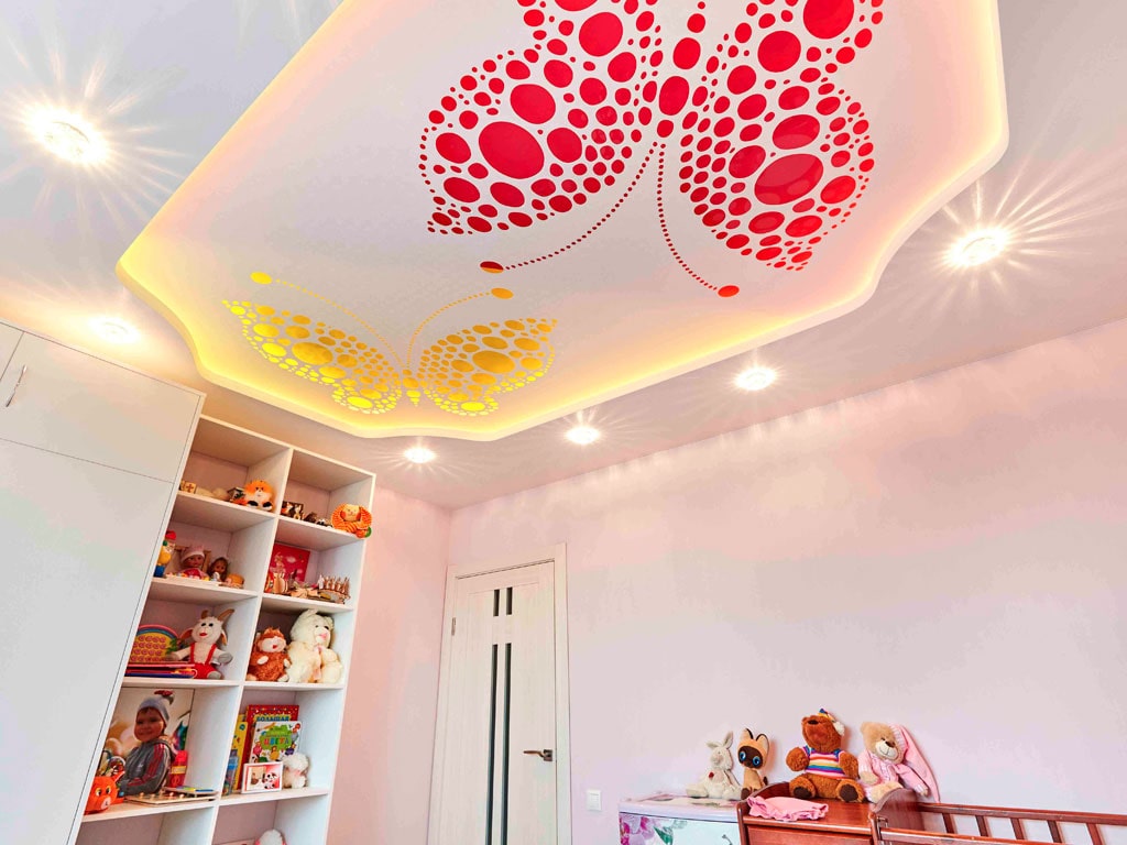 Резной натяжной потолок 16