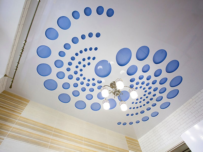 Резной натяжной потолок 2