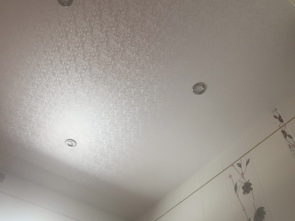 Фактурный натяжной потолок 4