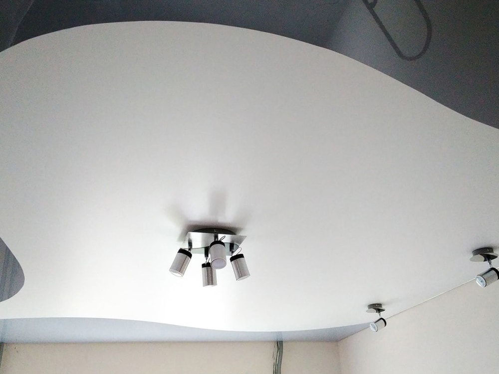 Криволинейный натяжной потолок 3