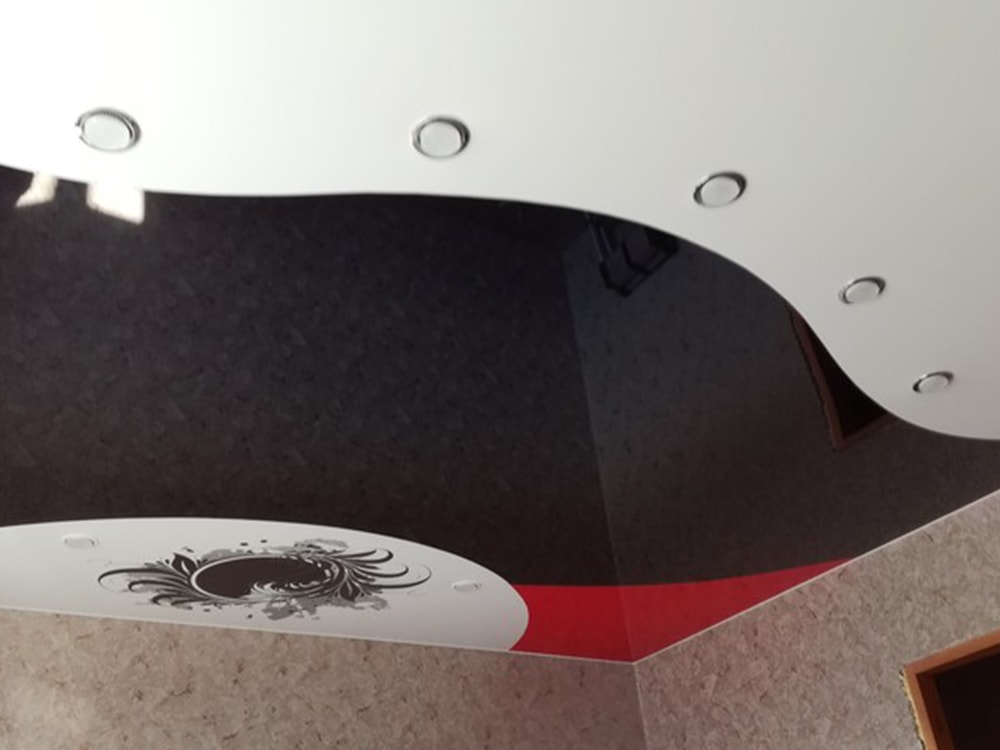 Криволинейный натяжной потолок 6