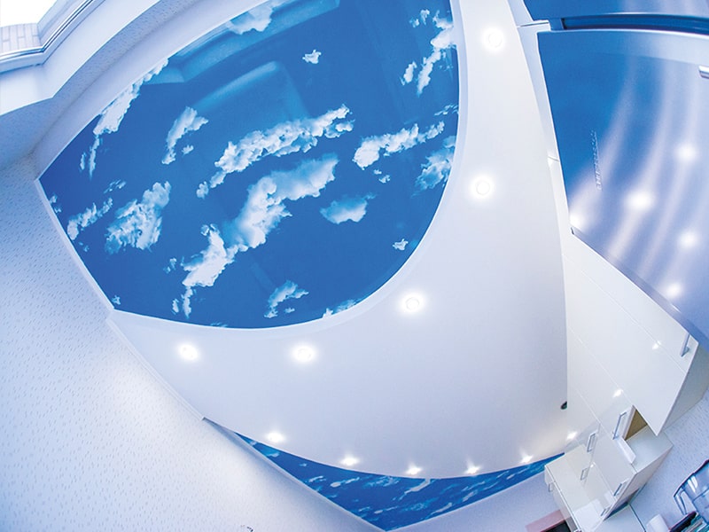 Натяжные потолки с облаками 3