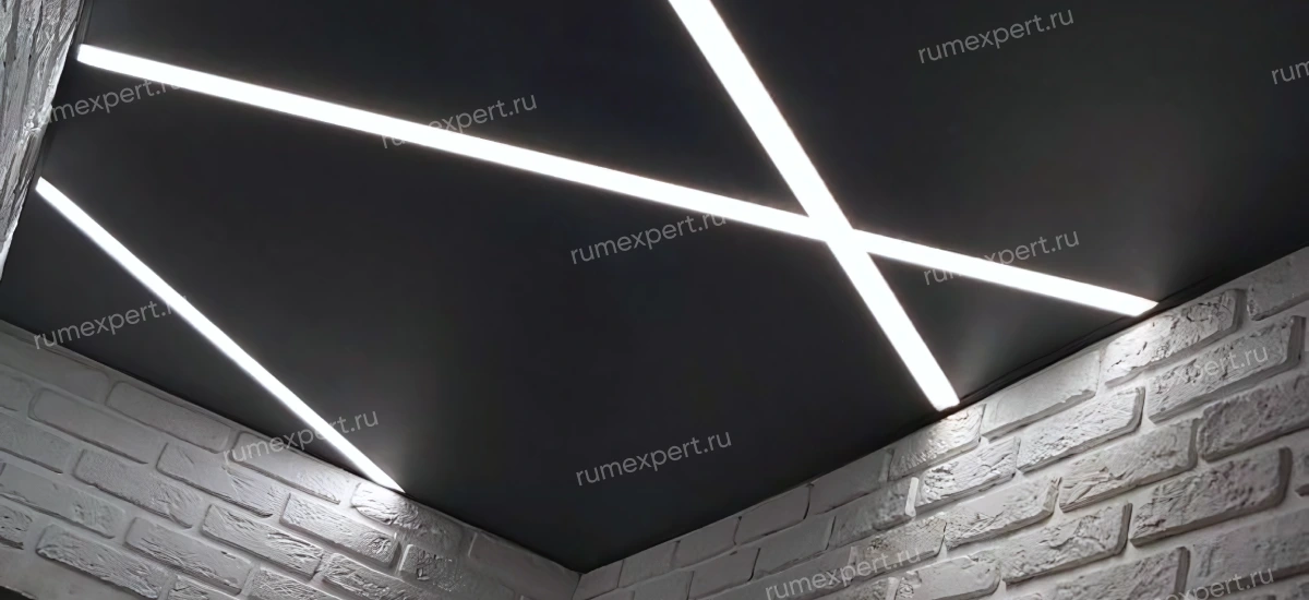 Черный натяжной потолок в прихожую