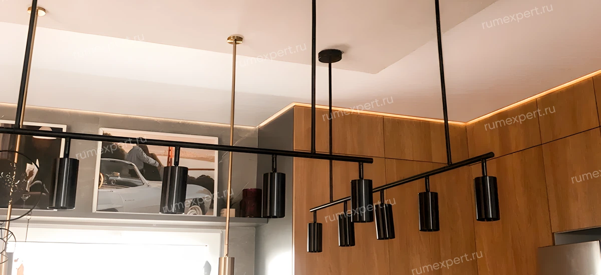 натяжной потолок на кухне