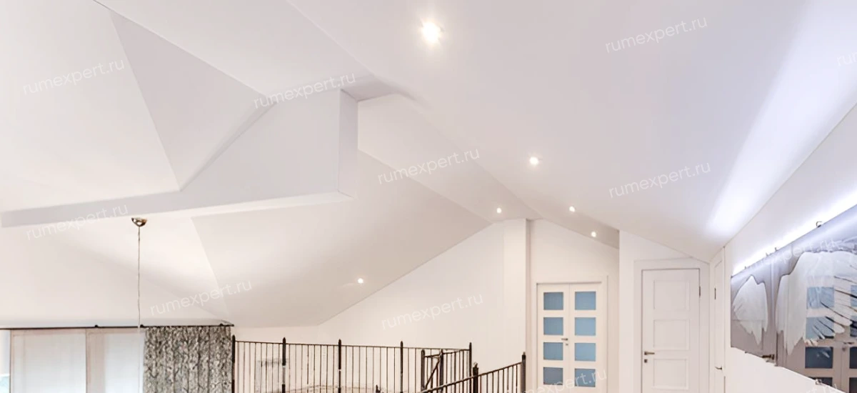 Точечное освещение натяжного потолка