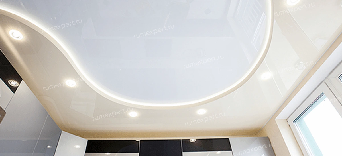Натяжной потолок на кухню