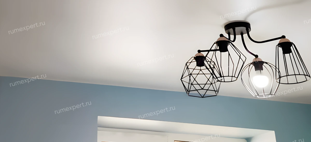 Одноуровневый натяжной потолок в зал