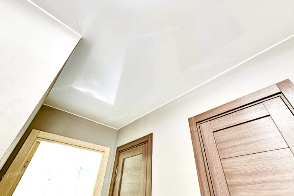 Глянцевые натяжные потолки 3