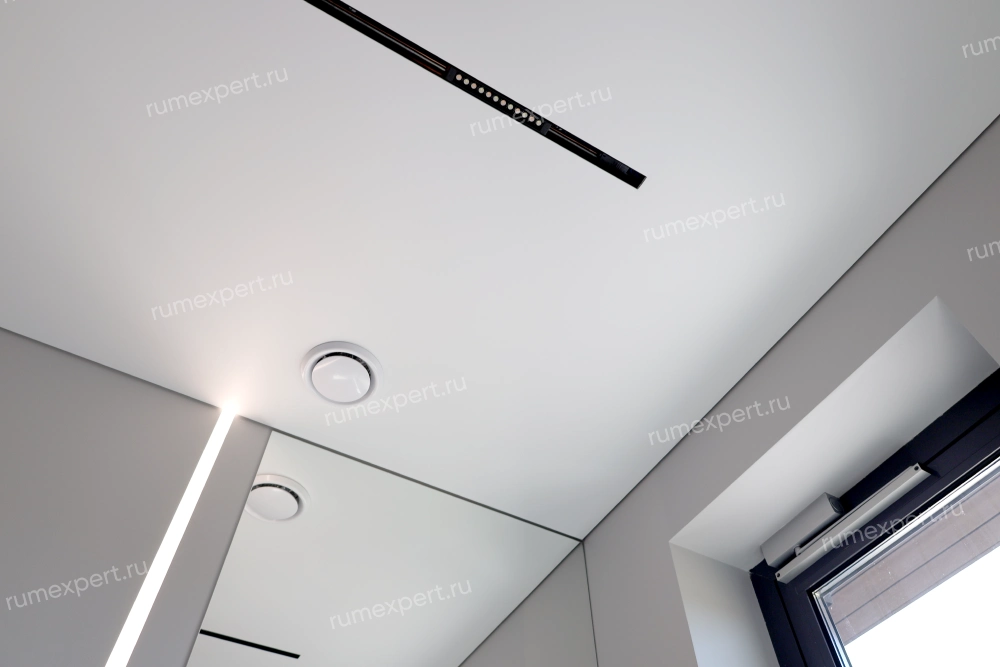 Натяжные потолки с подсветкой 1