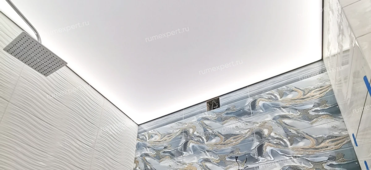 Натяжной потолок с подсветкой